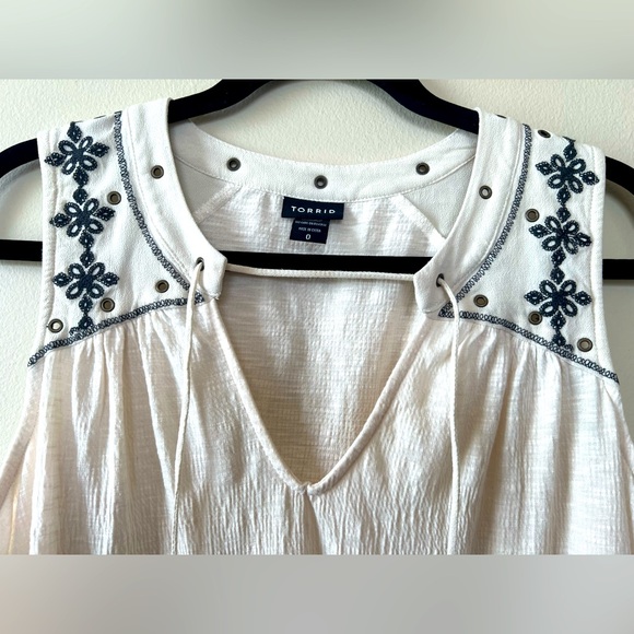 Torrid Size 0 Sleeveless Tunic Tank‎ Women L with Tie Front Embroidered Grommets - Picture 5 of 12